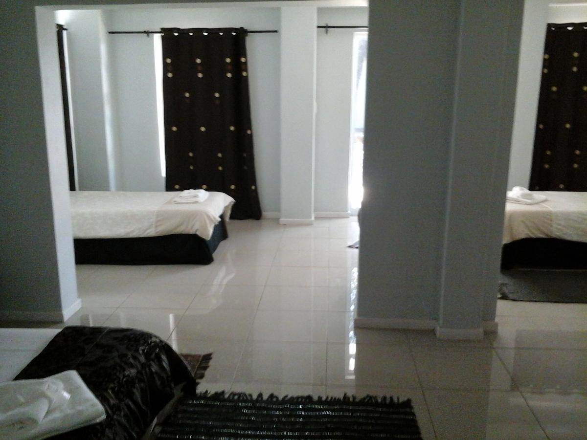 Village Boutique Hotel Otjiwarongo Zimmer foto