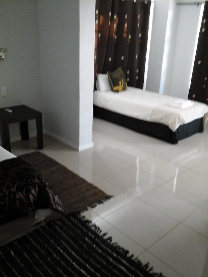 Village Boutique Hotel Otjiwarongo Zimmer foto